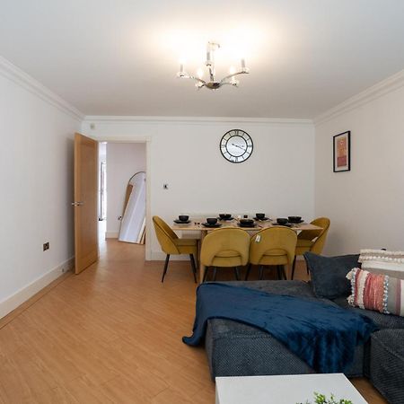 Emirates House, Luxe 5 Bed, With King Sized Beds, Next To Aiport & Nec, Jlr 5 Mins Villa Marston Green Eksteriør billede