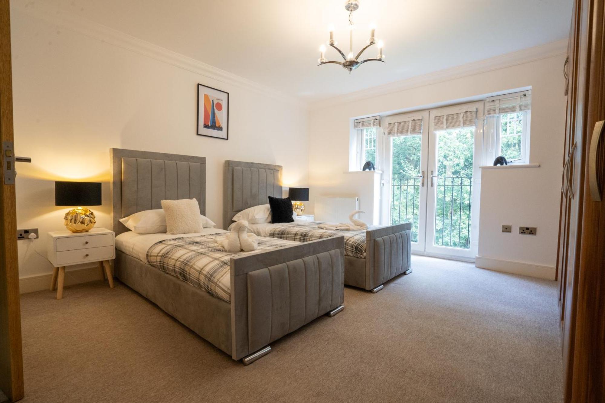 Emirates House, Luxe 5 Bed, With King Sized Beds, Next To Aiport & Nec, Jlr 5 Mins Villa Marston Green Eksteriør billede