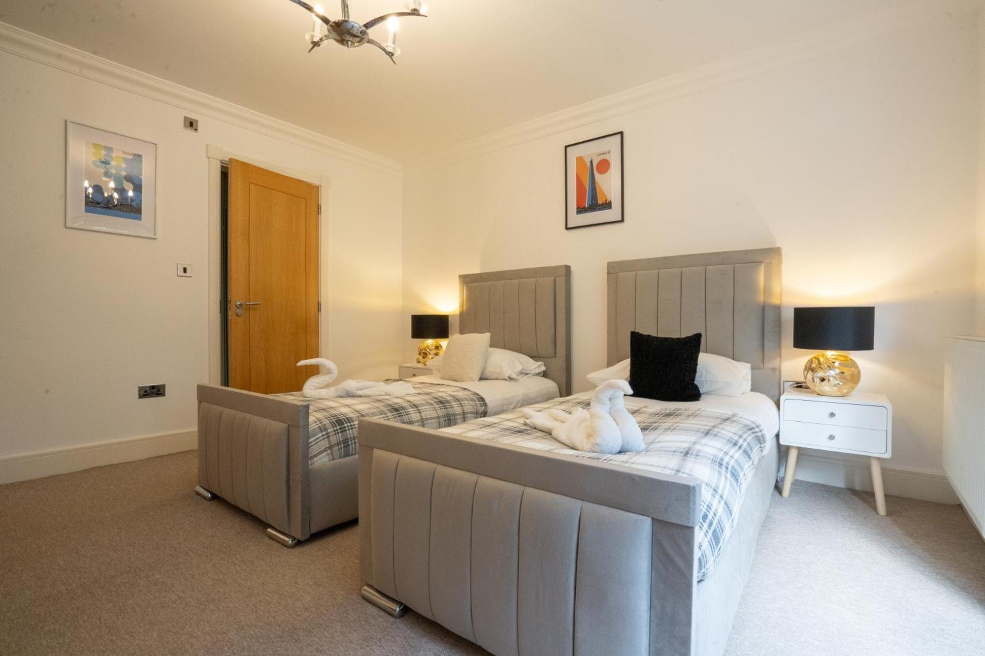 Emirates House, Luxe 5 Bed, With King Sized Beds, Next To Aiport & Nec, Jlr 5 Mins Villa Marston Green Eksteriør billede