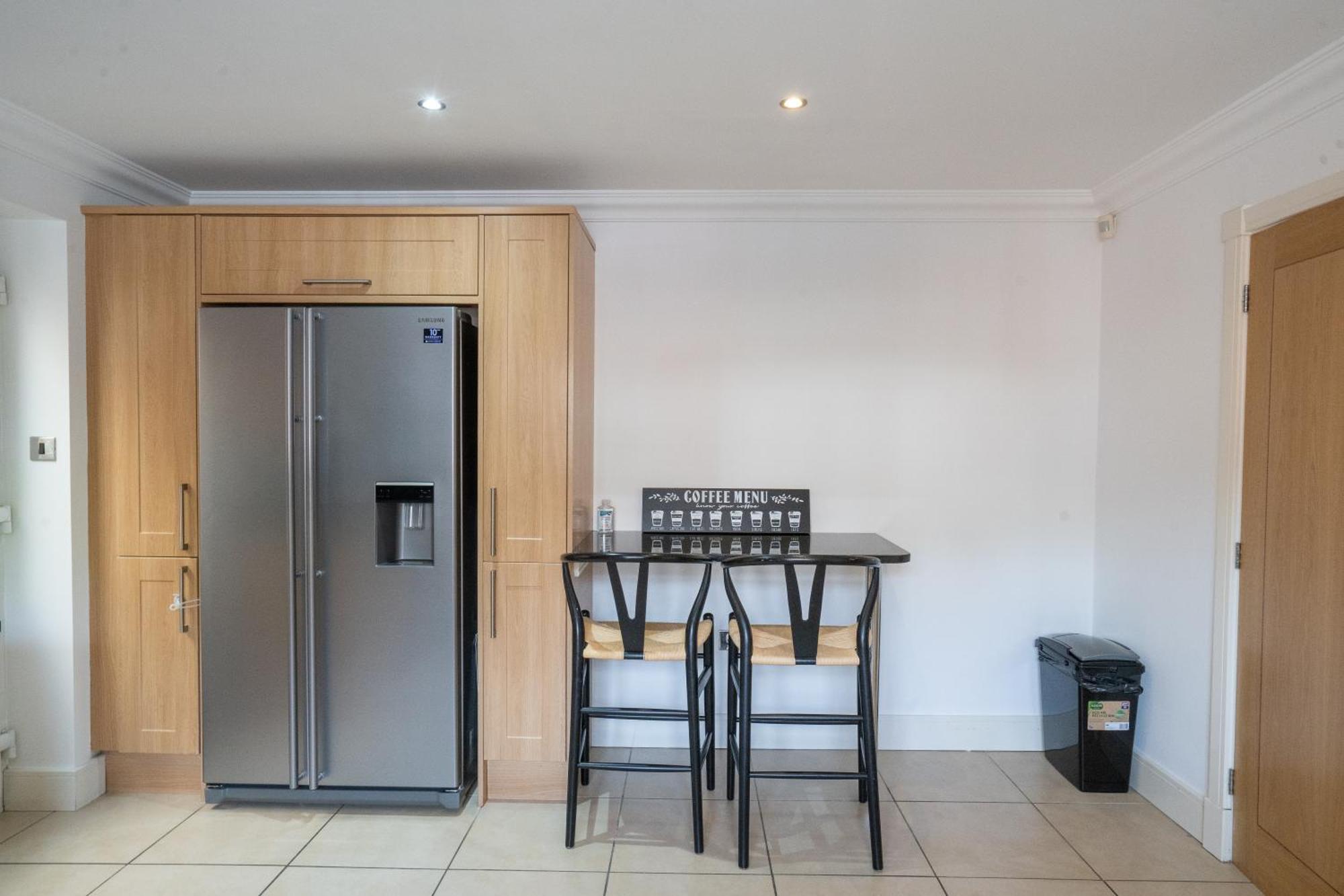 Emirates House, Luxe 5 Bed, With King Sized Beds, Next To Aiport & Nec, Jlr 5 Mins Villa Marston Green Eksteriør billede