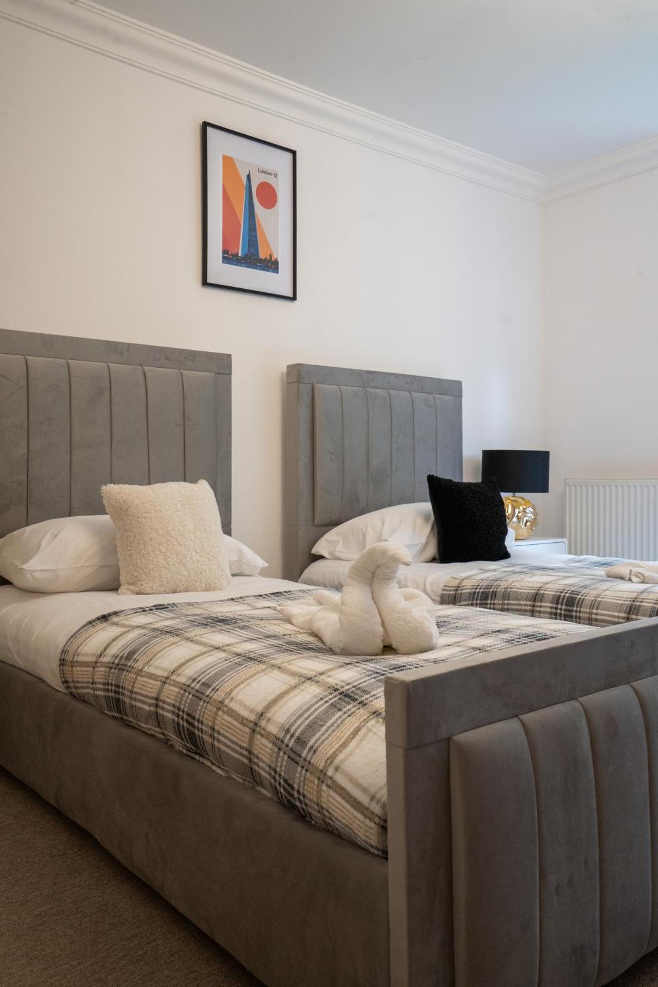 Emirates House, Luxe 5 Bed, With King Sized Beds, Next To Aiport & Nec, Jlr 5 Mins Villa Marston Green Eksteriør billede