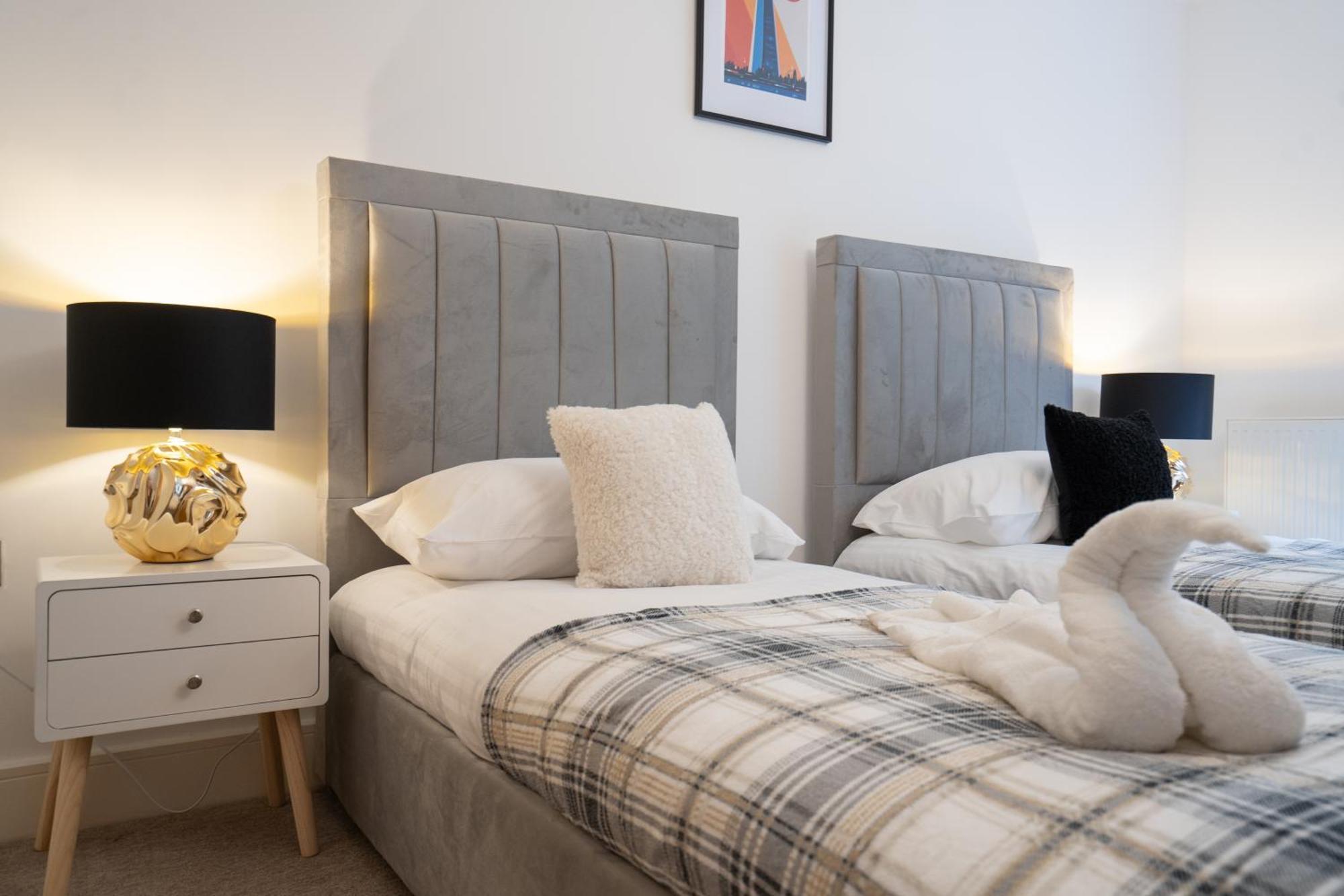 Emirates House, Luxe 5 Bed, With King Sized Beds, Next To Aiport & Nec, Jlr 5 Mins Villa Marston Green Eksteriør billede