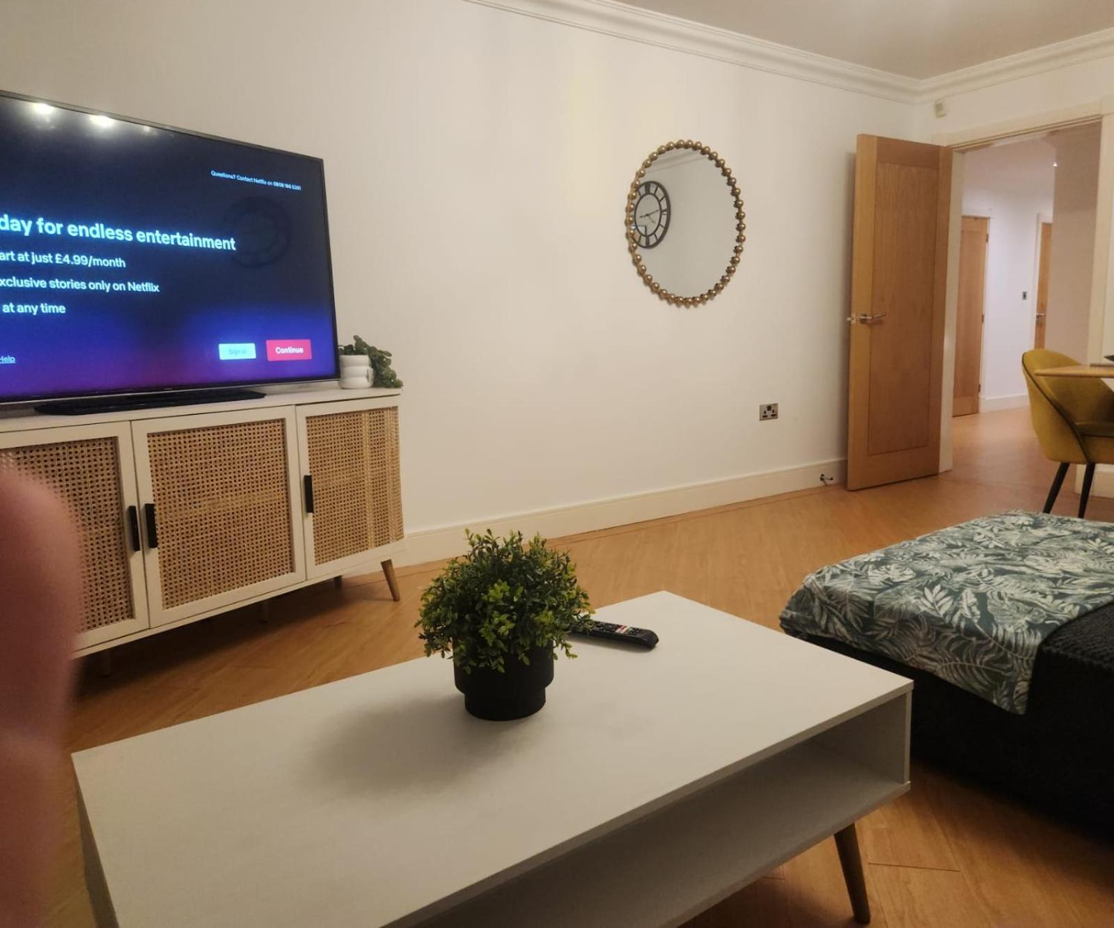 Emirates House, Luxe 5 Bed, With King Sized Beds, Next To Aiport & Nec, Jlr 5 Mins Villa Marston Green Eksteriør billede