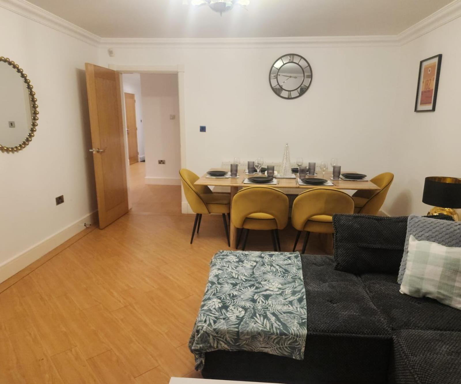Emirates House, Luxe 5 Bed, With King Sized Beds, Next To Aiport & Nec, Jlr 5 Mins Villa Marston Green Eksteriør billede