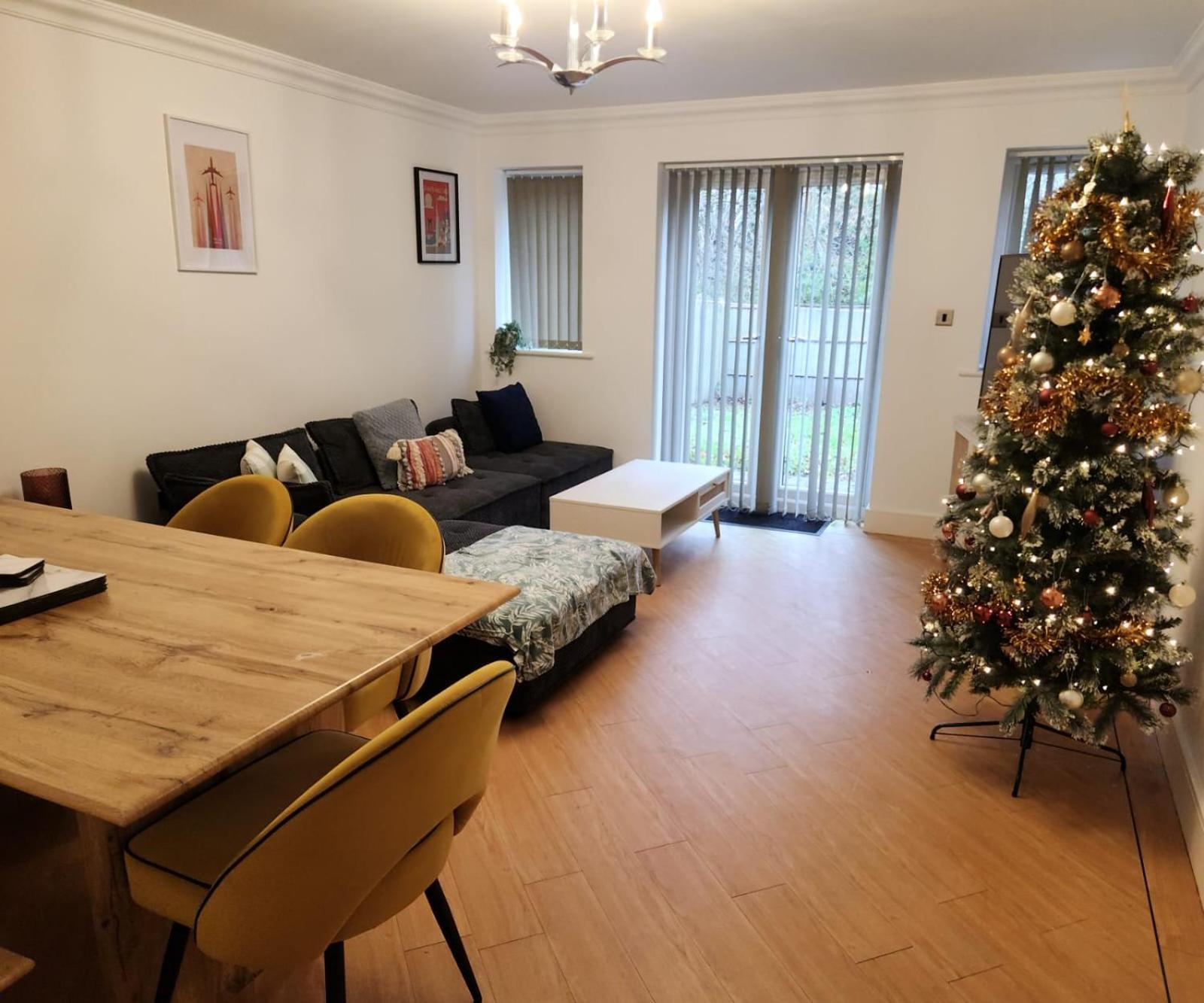 Emirates House, Luxe 5 Bed, With King Sized Beds, Next To Aiport & Nec, Jlr 5 Mins Villa Marston Green Eksteriør billede